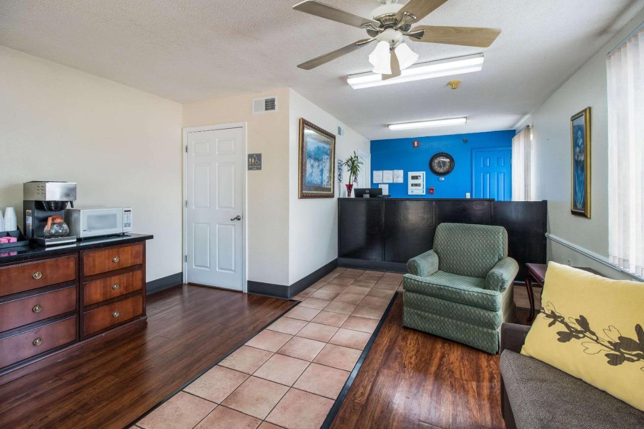 Rodeway Inn Bolivar エクステリア 写真