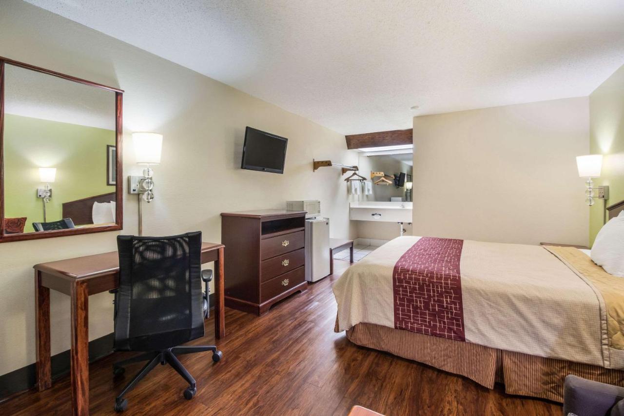 Rodeway Inn Bolivar エクステリア 写真