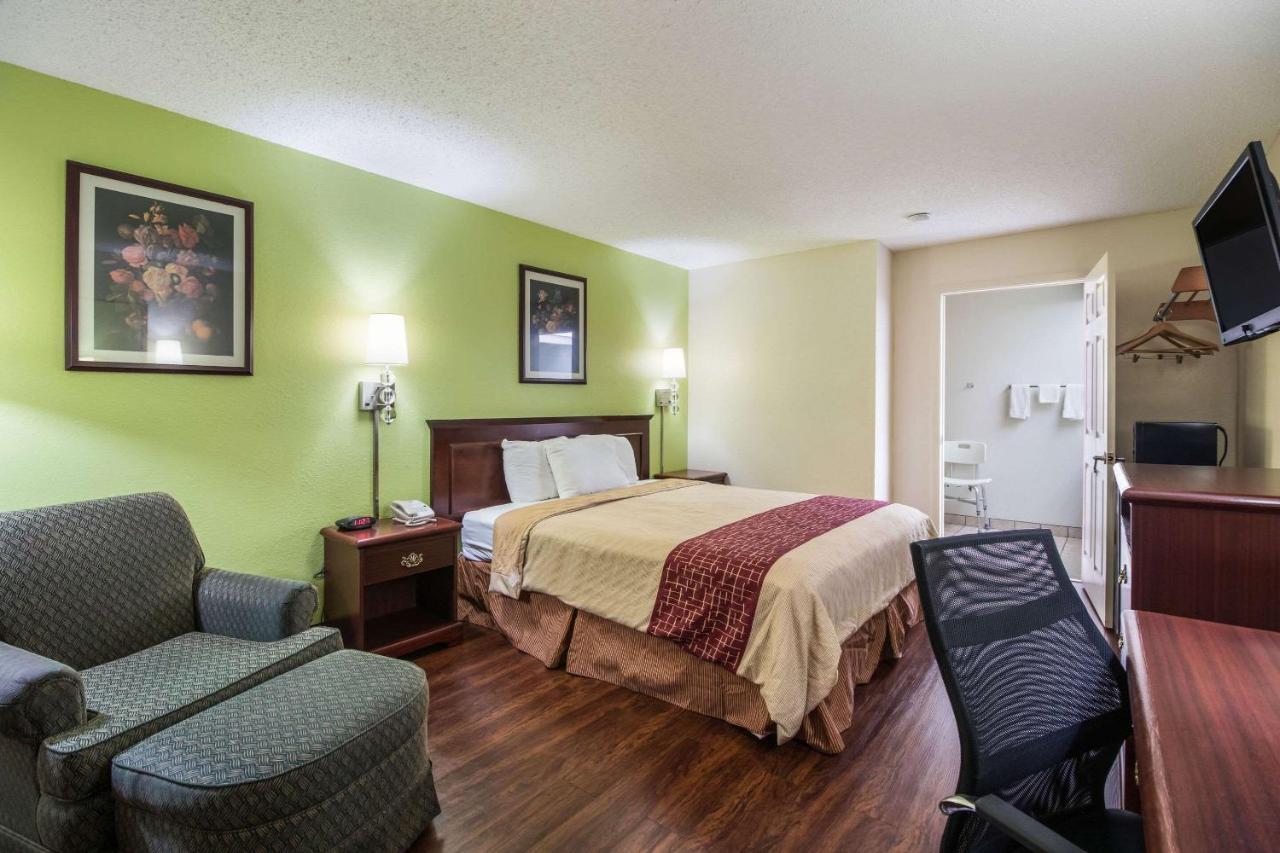 Rodeway Inn Bolivar エクステリア 写真