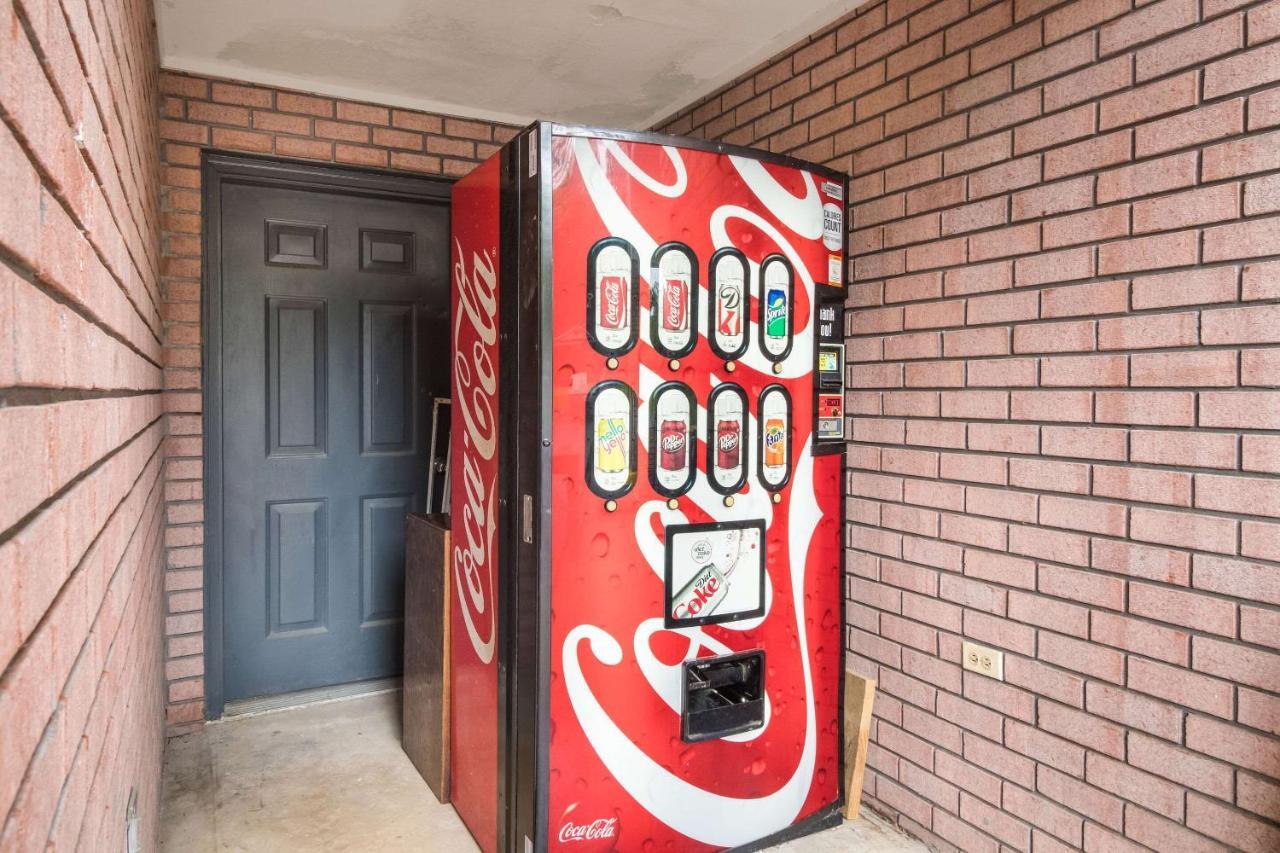 Rodeway Inn Bolivar エクステリア 写真